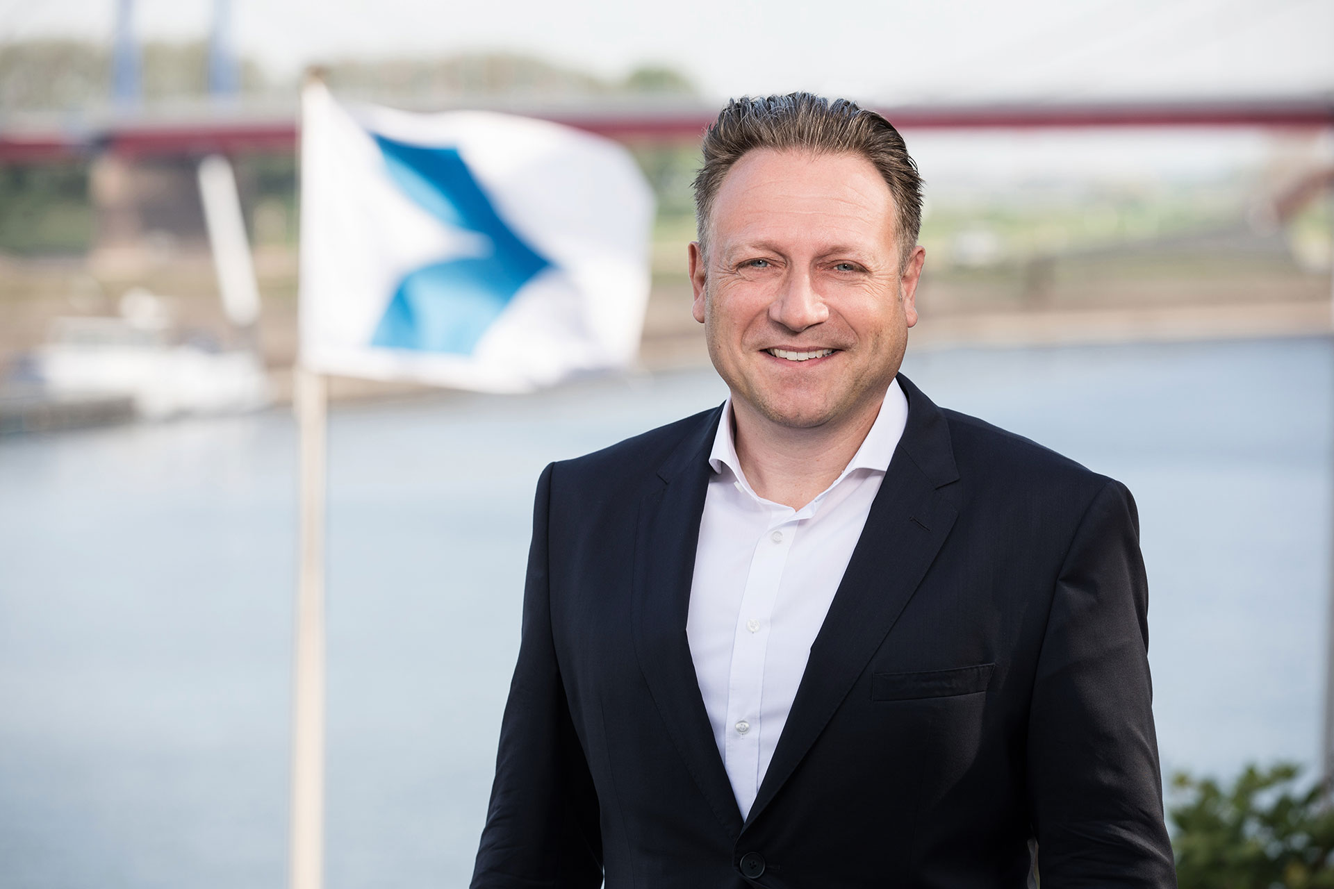 Jochen Hennes Ewt Schiffahrtsgesellschaft Mbh